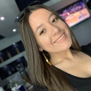 Meet your Posher, Daniela